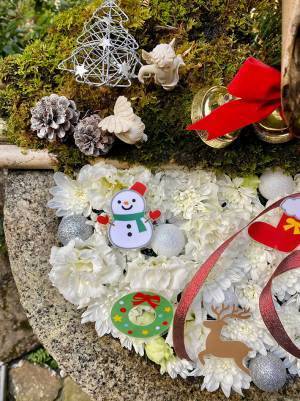 京都のお寺にある『聖なる花手水』が美しい！　雪が積もると…？