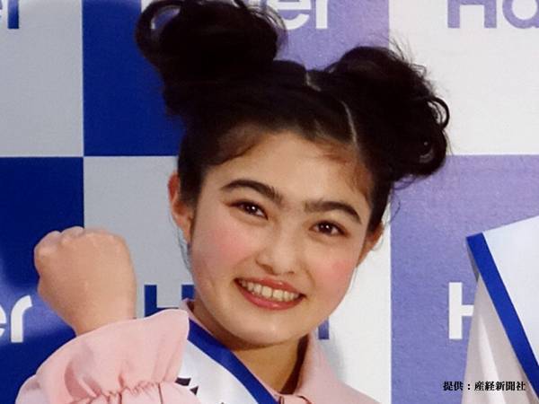 「別人かと思った」「これは惚れる」　眉毛カットをした井上咲楽の姿に反響