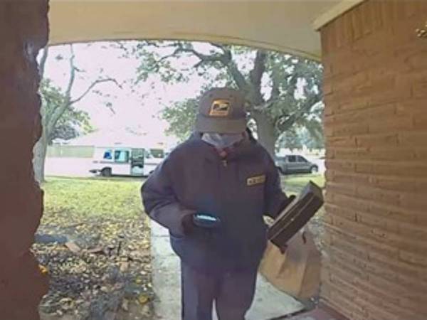 感染した親子の家に配達に来た郵便配達員　玄関に置いていったものは…？