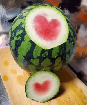 家庭菜園でスイカを育てたら？　まさかの断面に「幸せになれそう」「奇跡」