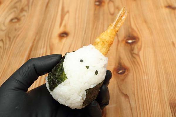 シマエナガが天むすに！？　『日本一かわいい天むす』に心奪われる人が続出