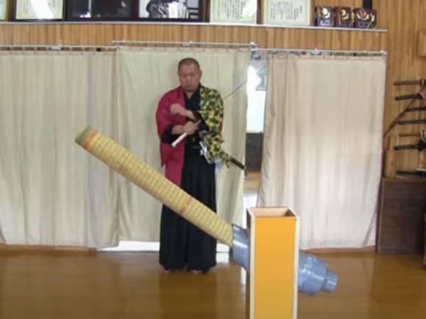 鬼滅の刃に出てくる型を、再現すると？　その様子に「惚れた」「かっこいい」