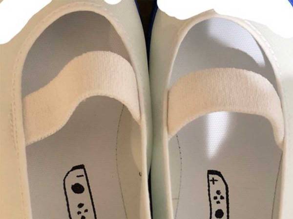 母「上履きに右か左か書く？」　息子の返答に、９万『いいね』！