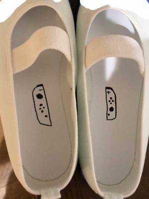 母「上履きに右か左か書く？」　息子の返答に、９万『いいね』！