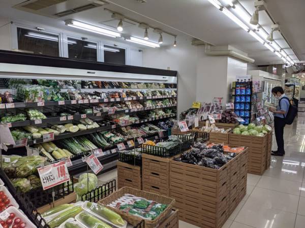 これが地方の実力か…　ファミマ店内の光景に「ヤバイ」「すごい」