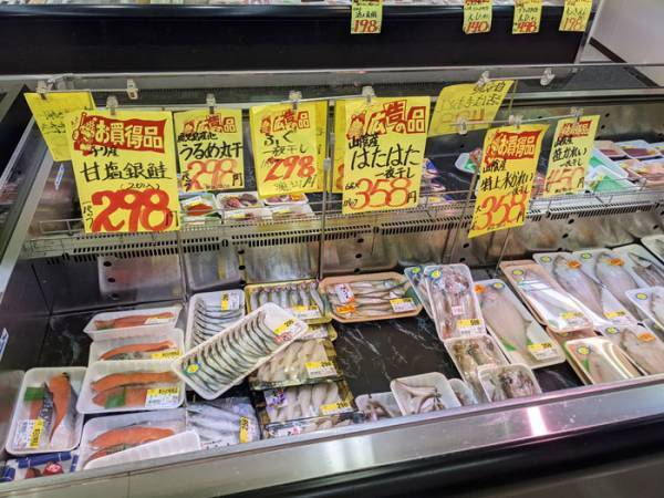 これが地方の実力か…　ファミマ店内の光景に「ヤバイ」「すごい」