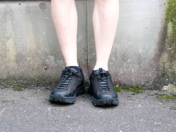 １９００円のワークマンのスニーカー　履いて１日目の履き心地に「なんでだ…」