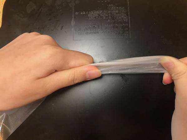 これは知らなかった！ひと工夫するだけ ビニール手袋が脱げにくくなる方法