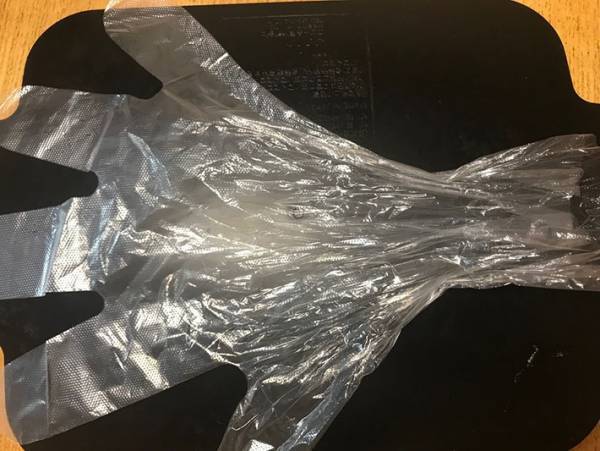 これは知らなかった！ひと工夫するだけ ビニール手袋が脱げにくくなる方法