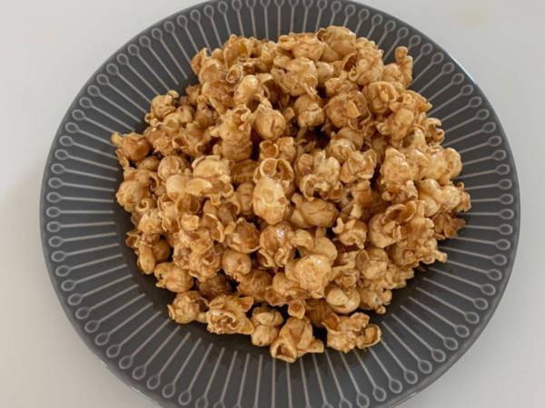 おうち映画館のお供に フライパンを使わずにできる簡単キャラメルポップコーン