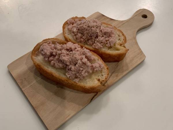 簡単すぎて驚き！魚肉ソーセージと袋１枚でできる本格パテを作ってみた