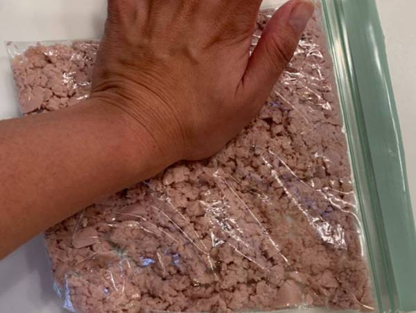 簡単すぎて驚き！魚肉ソーセージと袋１枚でできる本格パテを作ってみた