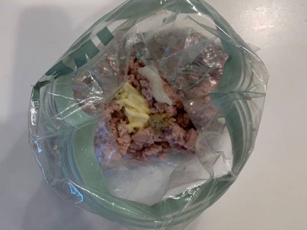 簡単すぎて驚き！魚肉ソーセージと袋１枚でできる本格パテを作ってみた