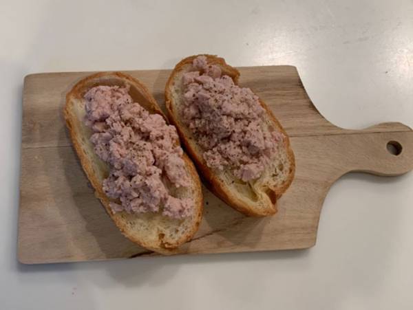 簡単すぎて驚き！魚肉ソーセージと袋１枚でできる本格パテを作ってみた