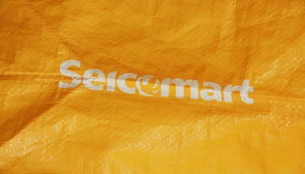 ４００円で販売されているセイコーマートのエコバッグ　数日分の食料を入れてみると？