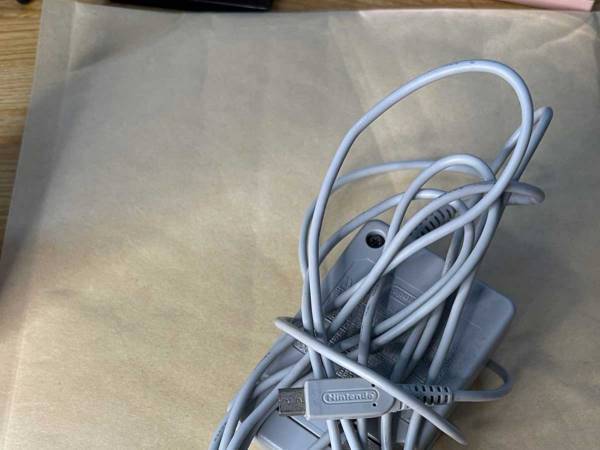 大学生の息子「充電器を送ってほしい」　母親から届いたものに吹き出す！