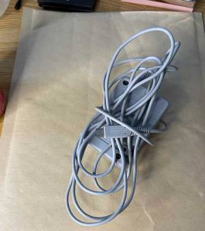 大学生の息子「充電器を送ってほしい」　母親から届いたものに吹き出す！