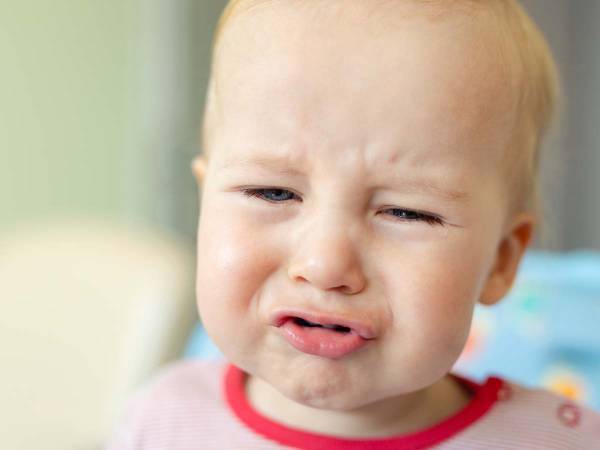 父親に叱られた赤ちゃんがとった行動に爆笑　「表彰もののかわいさ」