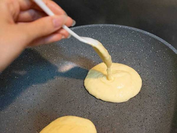 「何を入れるよりもフワフワじゃん…」　手作りの域を超えるホットケーキが、めちゃ簡単！