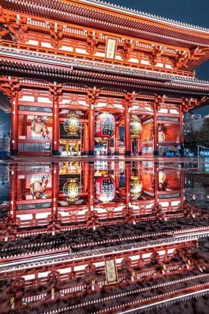 「浅草寺は雨の日に本気を出す」　浅草で撮影された１枚に、１１万人がいいね