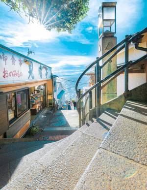 階段の上から撮った、海が見える写真が？　「絵かと思った」「ノスタルジー感じる」