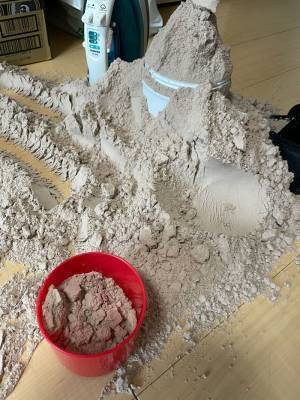 買ったばかりのプロテインが無残な姿に　娘の行動に、父親愕然