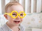 初めてメガネをかけた赤ちゃんの動画に５８万『いいね』　「涙が出てきた」