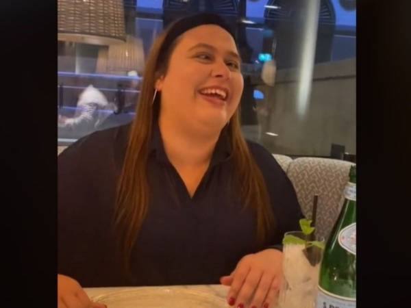 誕生日にレストランで食事をした盲目の女性　出されたお皿に驚いたワケは？