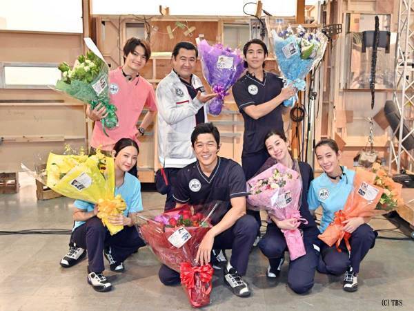 『TOKYO MER』クランクアップ！　鈴木亮平「自分はMERチームのみんなに支えられた」