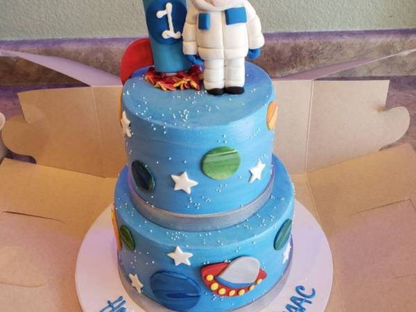 注文した誕生日ケーキが見本と違う！　「どうしてこうなった？」「爆笑した」