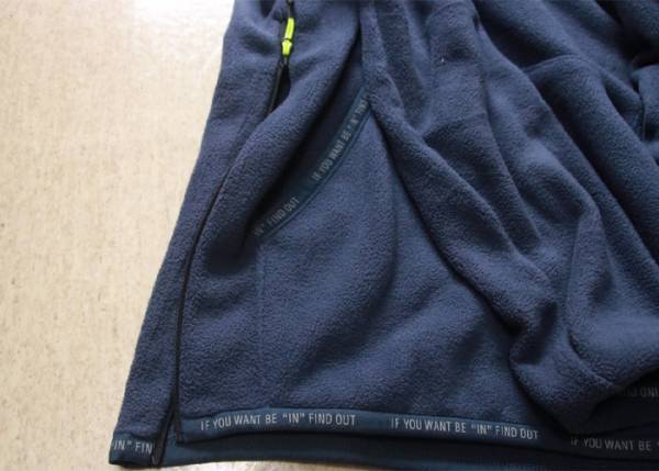 ワークマンの９８０円のフリース　見慣れないジップに「なるほど！」