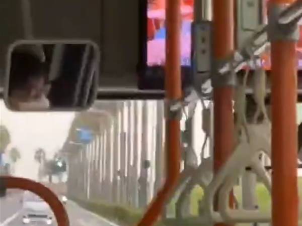 バスに乗っていると、運転手が？　粋な行動を取り「野生の山寺宏一」「録音かと思った」