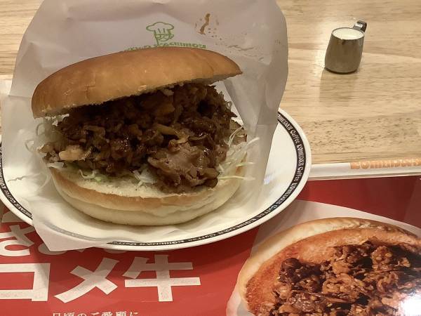 コメダからあの商品が「さよなら」！？　テーブルに置かれた『お知らせ』を見ると