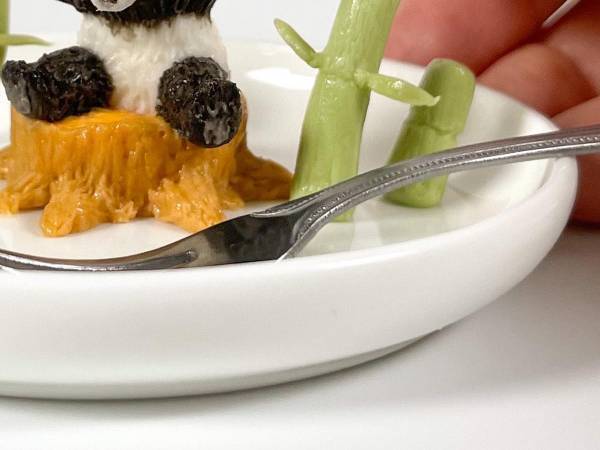 大人が知育菓子で遊んだ結果…！？　完成した物に「ギャップに笑った」「好き」