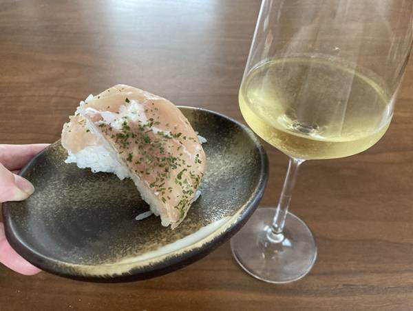 酒のお供にしたい味！　ファミリーマートで見つけた生ハム寿司は食べて損なし