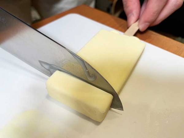 人気すぎて幻と言われたアイスが再販！『かじるバターアイス』