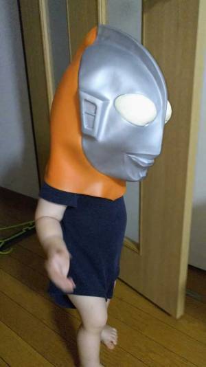 自宅に２頭身のウルトラマン！？　「焼きそば吹き出した」「令和のカオナシ」の声