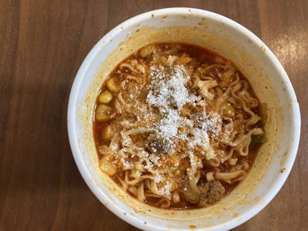 カップヌードルの人気味が合体 本当に混ぜるとおいしいのか実食レポート