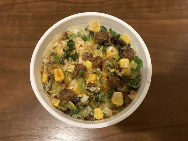 カップヌードルの人気味が合体 本当に混ぜるとおいしいのか実食レポート