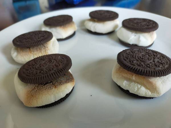 たった２つの材料で！オレオで作る簡単スモアが本格的だった