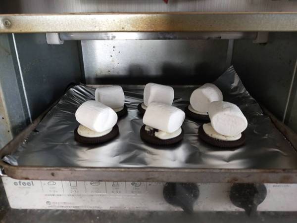 たった２つの材料で！オレオで作る簡単スモアが本格的だった