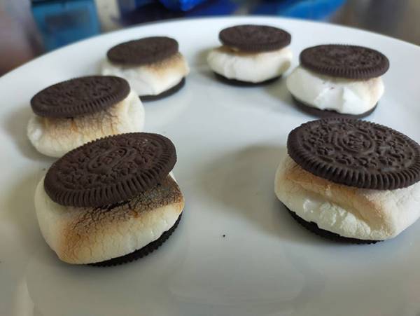 たった２つの材料で！オレオで作る簡単スモアが本格的だった