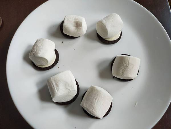 たった２つの材料で！オレオで作る簡単スモアが本格的だった