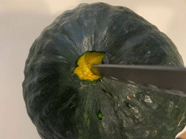 意外と知らない！超簡単にできるかぼちゃの切り方