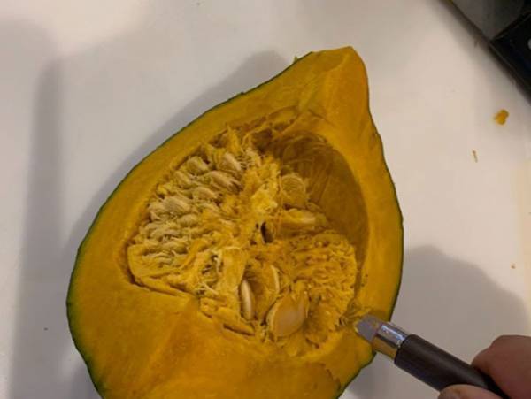 意外と知らない！超簡単にできるかぼちゃの切り方