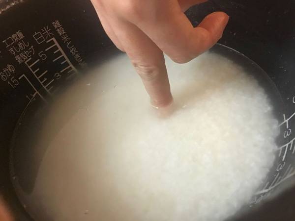 炊飯器の目盛なしでも大丈夫！米を何合入れたか忘れた時の対処法