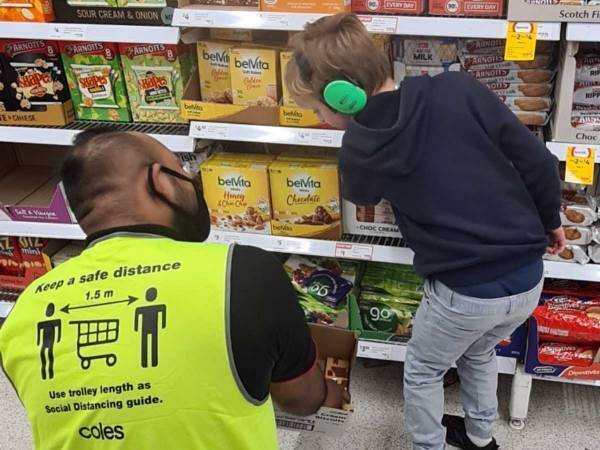 スーパーで商品の陳列に興味を示す自閉症の少年　すると気付いた店員が？