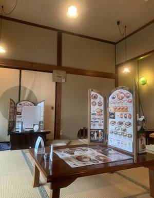 入店したびっくりドンキーの店内が？　「実家のような安心感」「見ているだけで眠れそう」