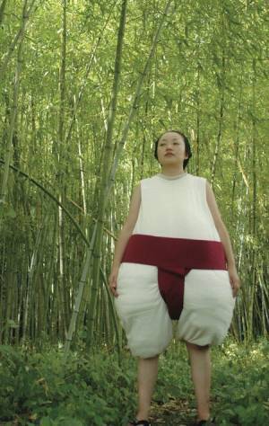 穴から顔を出すだけ！　誰でも簡単に仏像に変身できる『２D仏像顔出し看板』って何？