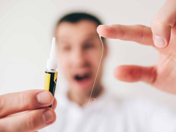 指についた瞬間接着剤を剥がすライフハック　事前に防げる方法も？